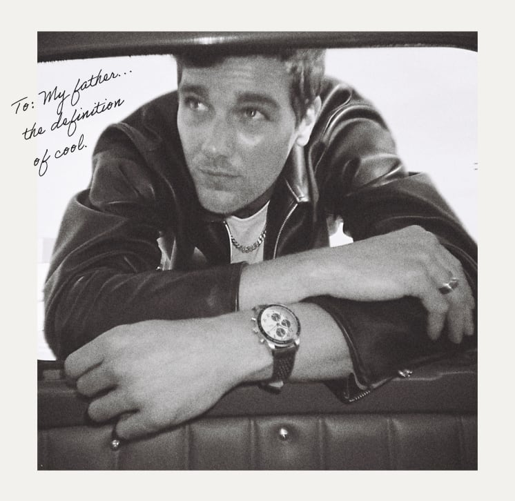 Image noir et blanc d’un homme portant la montre Sport Tourer. Écrit à la main sur l’image : Pour mon père... définition même du cool.