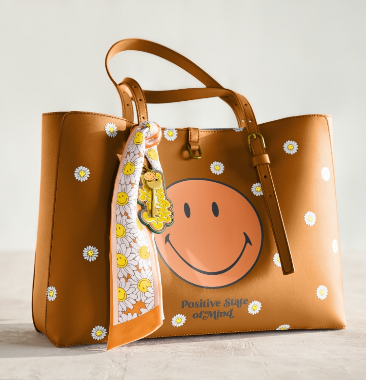 Mi Arcus - Malibu Full Sleeve Tee with Attached Smiley Bag - T-Shirt